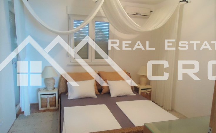 Three bedroom apartment for sale on attractive location in Okrug, Ciovo island (11)