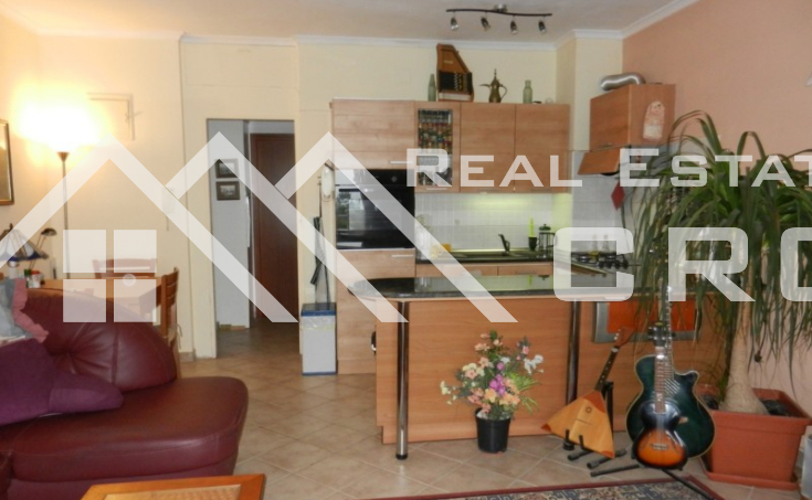 Apartment with sea view, attractive location in Sutivan, Brač island (1)