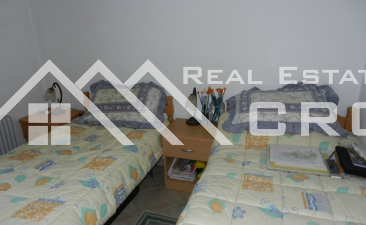 Apartment with sea view, attractive location in Sutivan, Brač island (3)