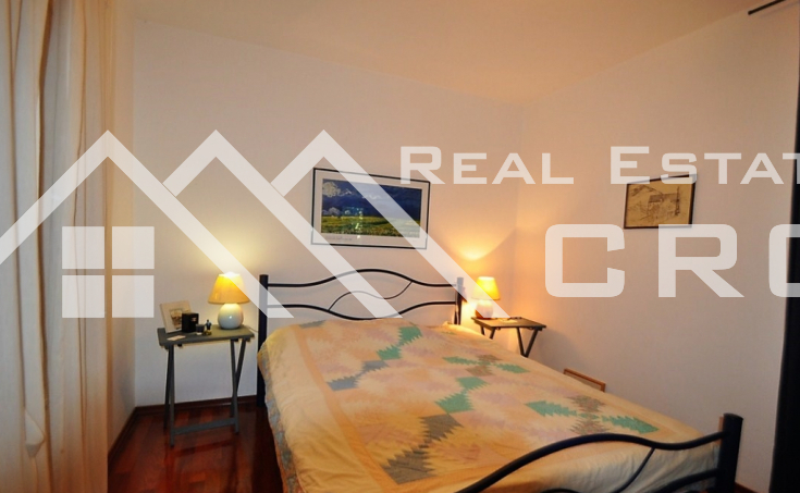 House for sale with courtyard and sea view, surroundings of Trogir (5)
