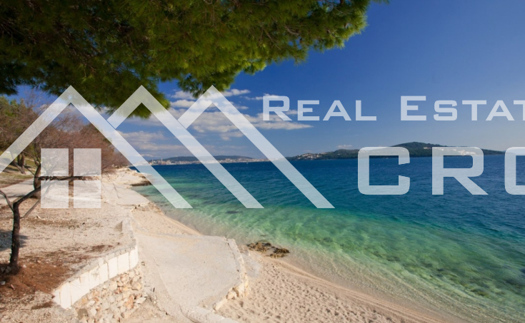 House for sale with courtyard and sea view, surroundings of Trogir (8)