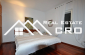 House for sale with courtyard and sea view, surroundings of Trogir (6)