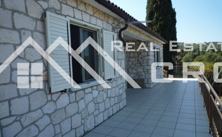 Freestanding house with a sea view for sale, Postira, Brač (7)