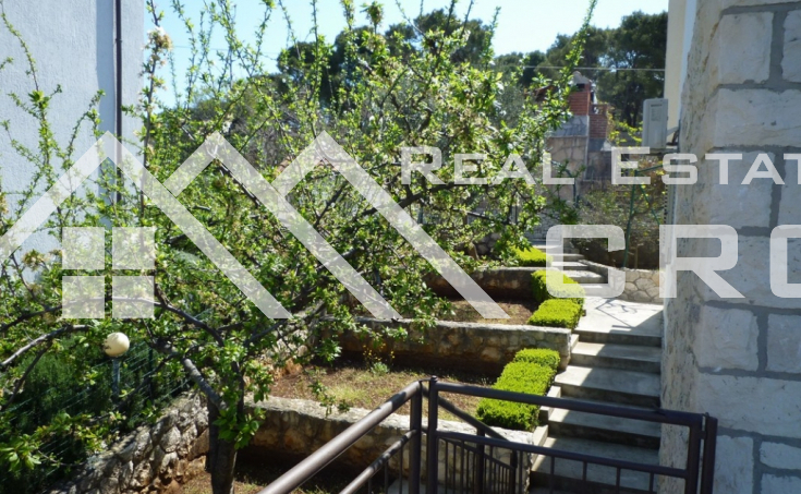 Freestanding house with a sea view for sale, Postira, Brač (8)
