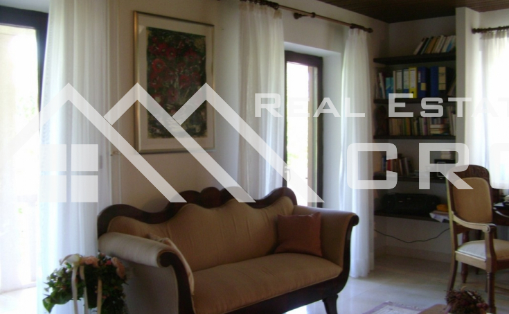 Detached house with beautiful garden and seaview for sale, Brac (9)