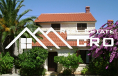 Detached house with beautiful garden and seaview for sale, Brac (1)