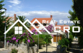 Detached house with beautiful garden and seaview for sale, Brac (2)