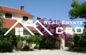 Detached house with beautiful garden and seaview for sale, Brac (3)
