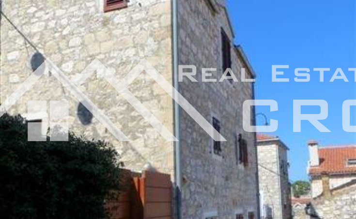 Renovated stone house for sale in the centre of Hvar (8)