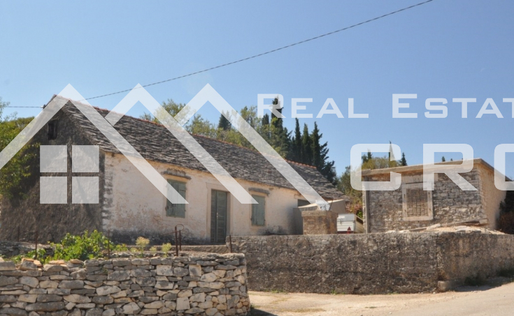 Brac properties - Stone house with spacious garden for sale, Skrip, Brac