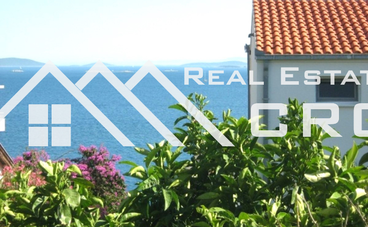 Apartment house in a lovely location with a beautiful view of the sea, surroundings of Trogir, for sale (1)