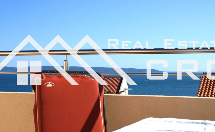 Nekretnine Trogir - Apartmanska kuća na lijepoj lokaciji s prekrasnim pogledom na more, okolica Trogira, na prodaju