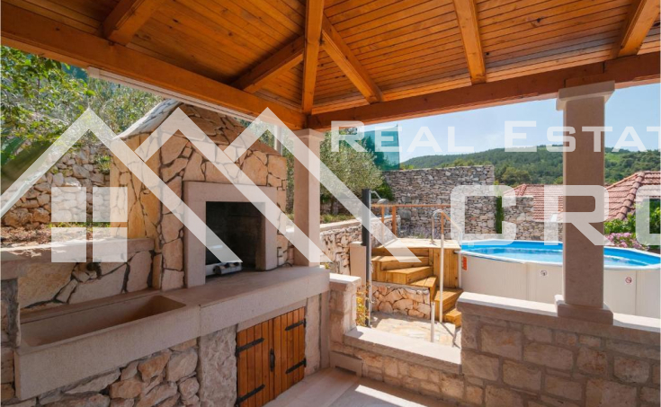 Renovated stone house with a beautiful courtyard, in a quiet environment, for sale (1)