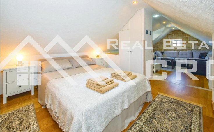 Renovated stone house with a beautiful courtyard, in a quiet environment, for sale (3)