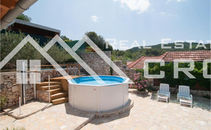 Renovated stone house with a beautiful courtyard, in a quiet environment, for sale (9)