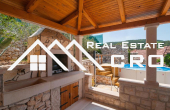 Renovated stone house with a beautiful courtyard, in a quiet environment, for sale (1)
