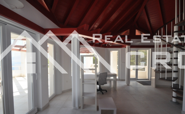 Newbuilt  villa on seafront for sale, Brac  (16)