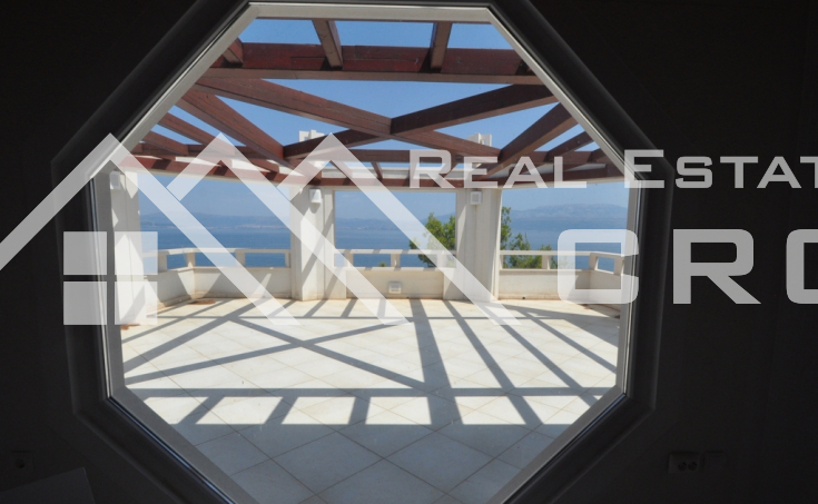 Newbuilt  villa on seafront for sale, Brac  (17)