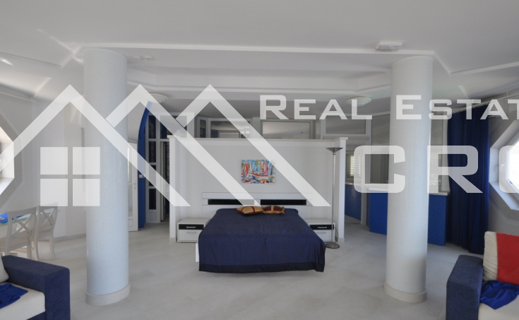 Newbuilt  villa on seafront for sale, Brac  (18)