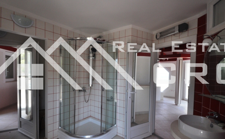 Newbuilt  villa on seafront for sale, Brac  (8)