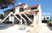 Furnished villa in a serene environment, first row to the sea, for sale (3)