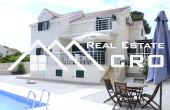 Furnished villa in a serene environment, first row to the sea, for sale (5)