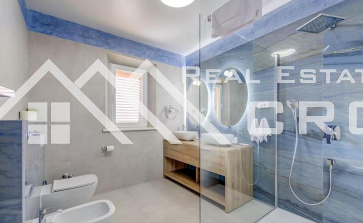 Beautiful stone villa in the second row to the sea, surroundings of Rogoznica, for sale (1)