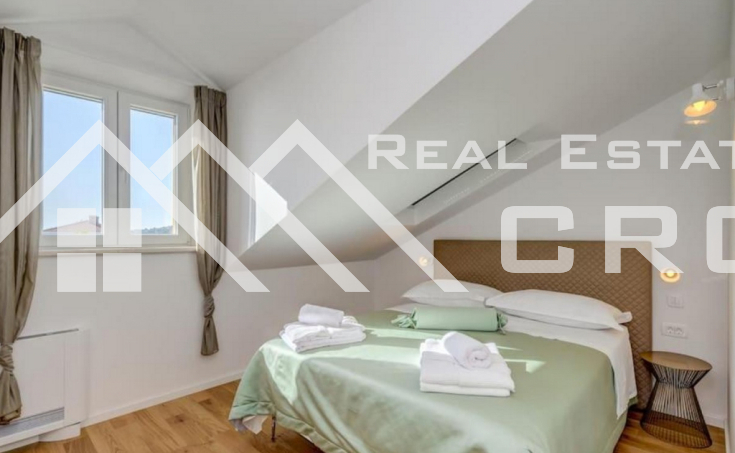 Beautiful stone villa in the second row to the sea, surroundings of Rogoznica, for sale (12)