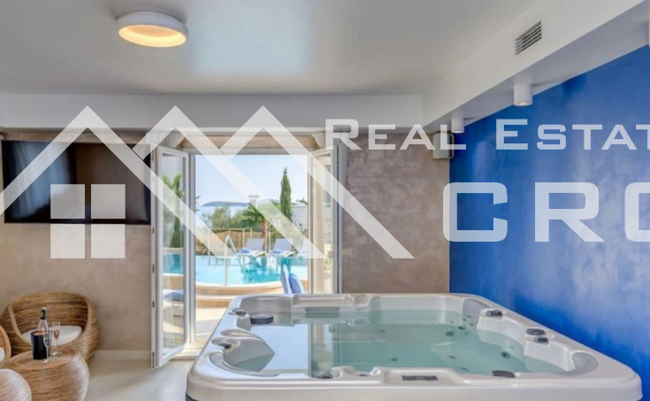 Beautiful stone villa in the second row to the sea, surroundings of Rogoznica, for sale (6)