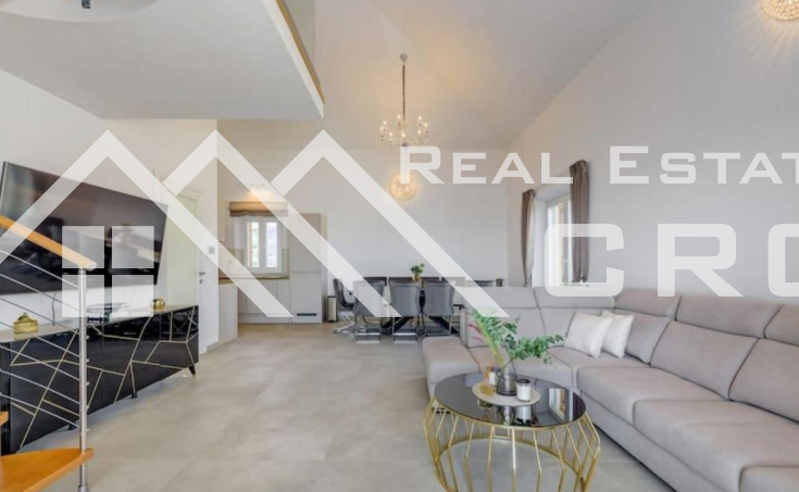 Beautiful stone villa in the second row to the sea, surroundings of Rogoznica, for sale (9)