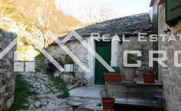 A charming property with lovely sea view in Murvica on Brac (6)