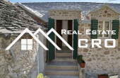 A charming property with lovely sea view in Murvica on Brac (2)