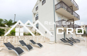 Large apartment villa in a serene environment with a view of the sea, for sale (1)