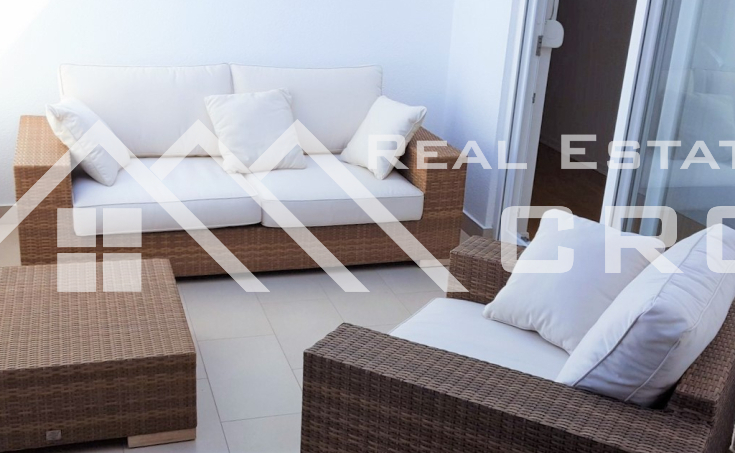 Luxurious apartment with sea views, near a lovely beach and amenities, for sale (3)
