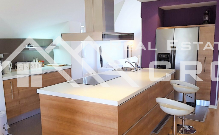 Luxurious apartment with sea views, near a lovely beach and amenities, for sale (7)