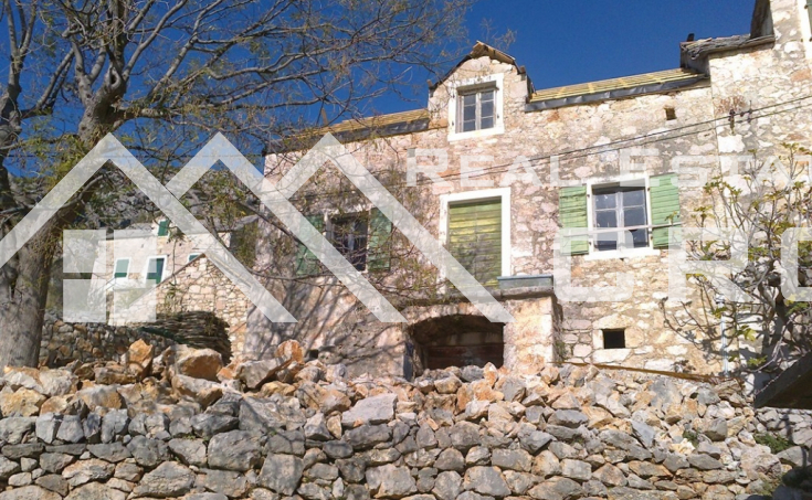 Old stone house with stunning sea view for sale in Murvica, Brac (1)