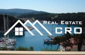 Apartment for sale, extremely attractive location in Milna, Brac island (1)