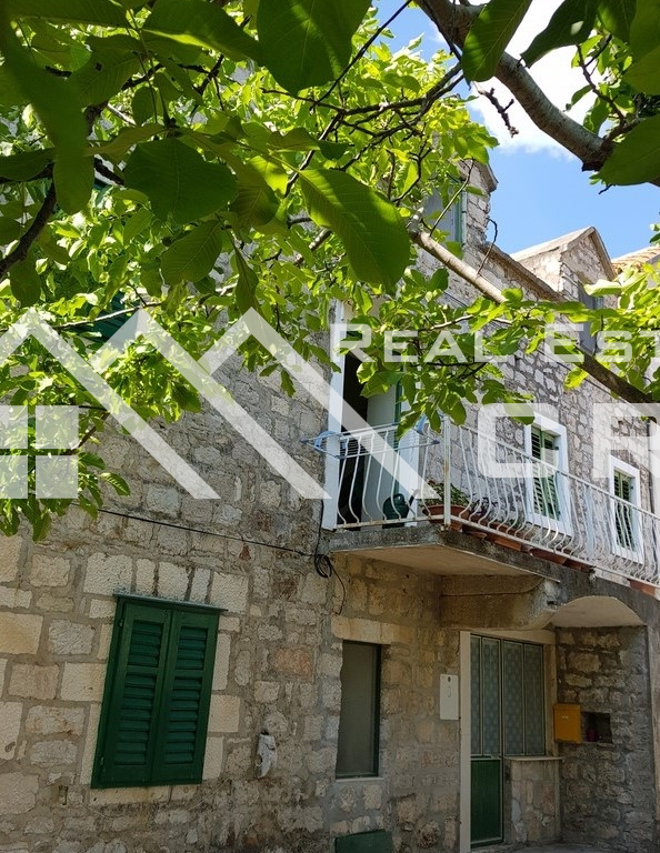 Brac properties Stone house with garden and sea view for sale, Brac