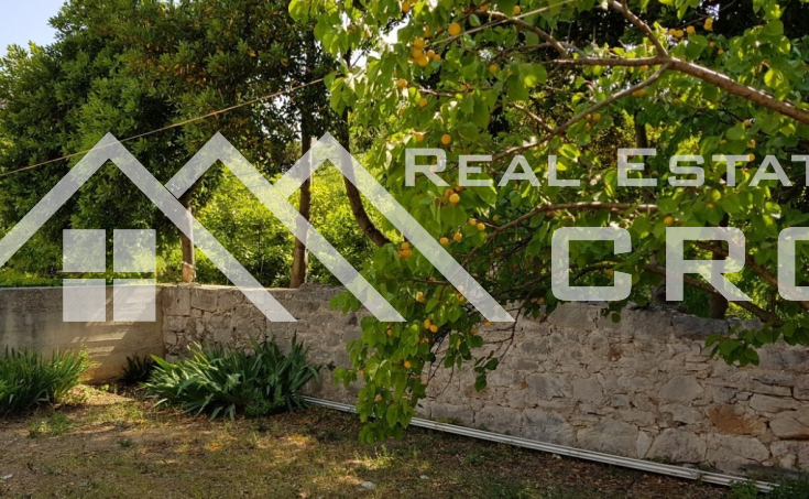 Stone house with garden and sea view for sale, Brac Island, Bol  (1)