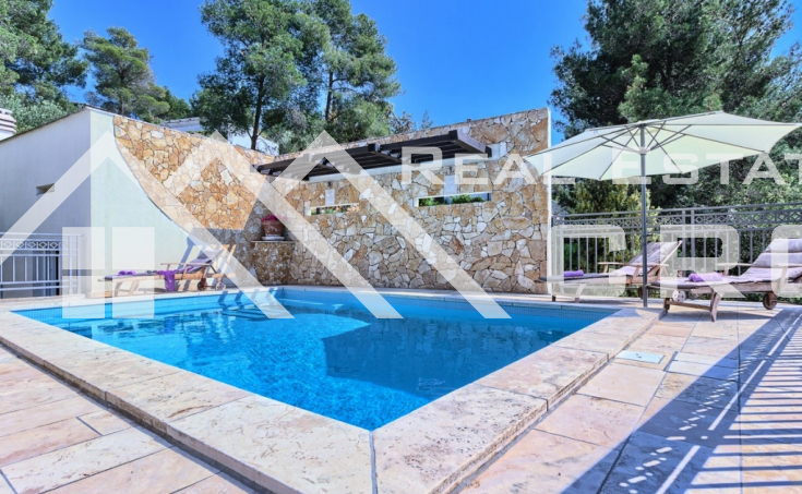 Luxurious villa with a beautiful sea view for sale, Brac island (2)