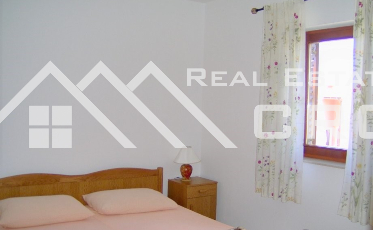 Two-bedroom apartment in a very attractive location for sale, Supetar, Brac island (2)