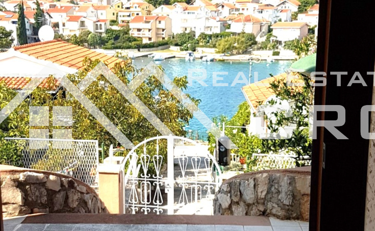 Fully furnished house offering stunning sea views, surroundings of Sibenik, for sale (1)