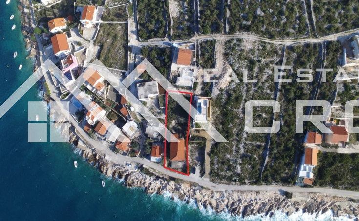 Villa in the first row to the sea for sale, vicinity of Rogoznica
