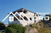 Villa in the first row to the sea for sale, vicinity of Rogoznica (2)