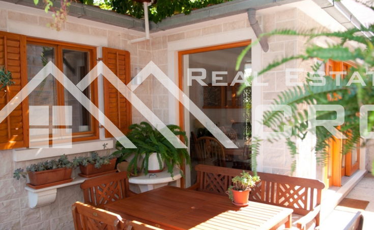 Apartment house with a beautiful sea view for sale, Brac Island (11)