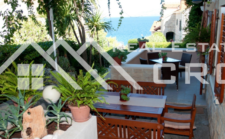 Nekretnine Brac - Apartmanska kuća s lijepim pogledom na more na prodaju, otok Brač