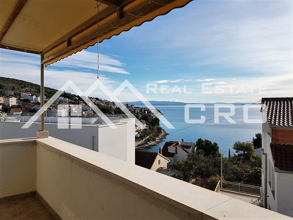 Ciovo properties Twostorey apartment with an amazing sea view on