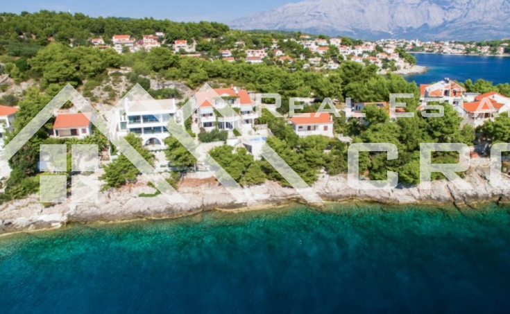 Villa in the first row to the sea for sale, Brac Island (1)