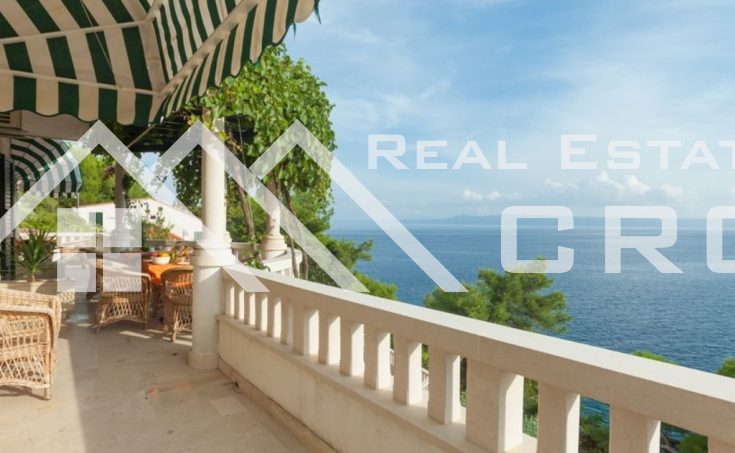 Villa in the first row to the sea for sale, Brac Island (11)