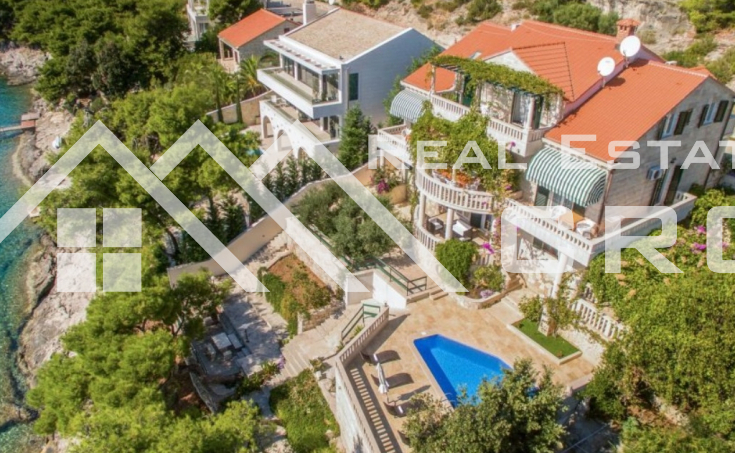 Villa in the first row to the sea for sale, Brac Island (3)